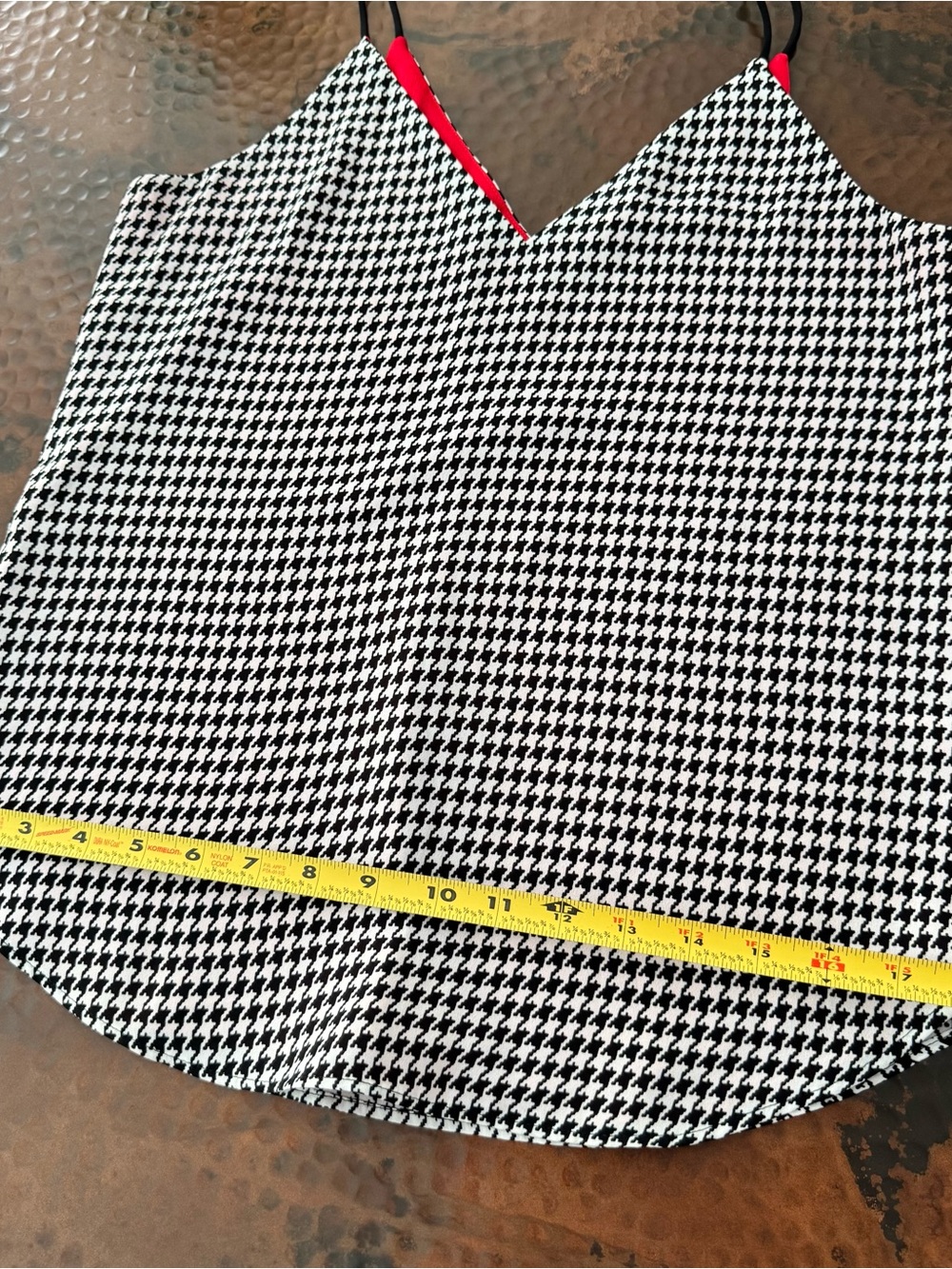 Express Cami Top Womens XS Black White Houndstooth Excellent Red Lining V-Neck - Picture 9 of 9